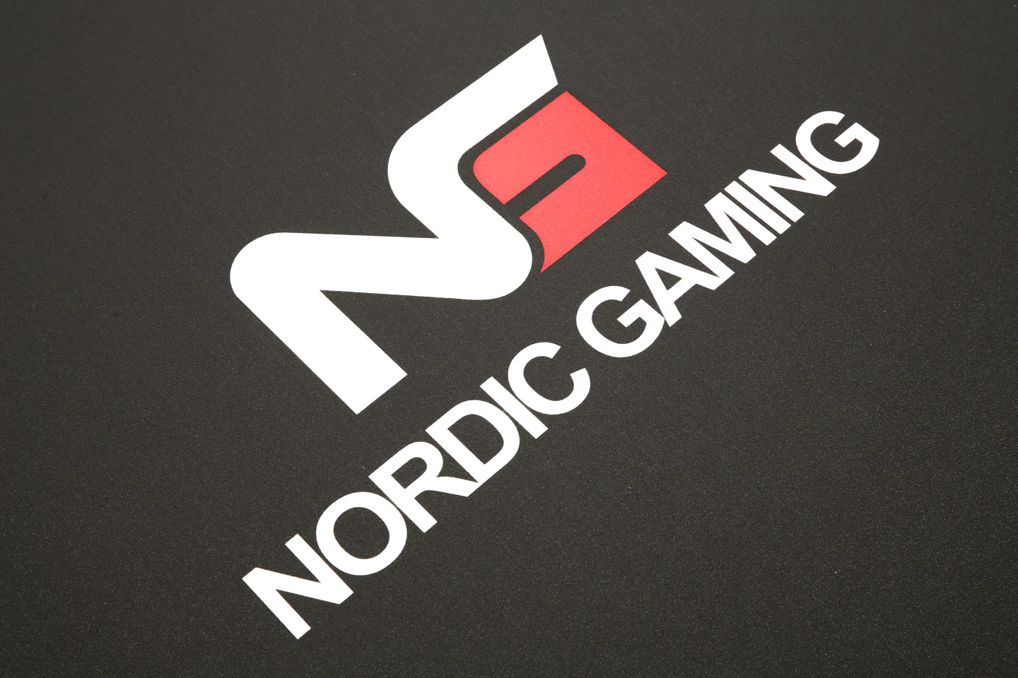 Nordic Gaming Guardian Stuhlmatte Schwarz/Rot